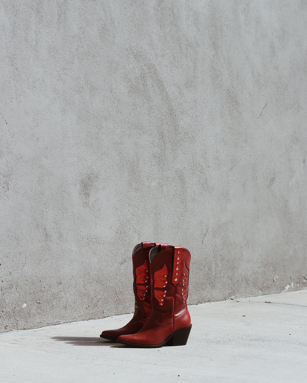 botas de cuero botas de cuero mujer botas de moda botas de piel para mujer de moda botas bala di gala botas en tendencia botas rojas metallic boots botas rojas en tendencia botas metalicas en color rojo botas con pop de color outfits con pop rojo