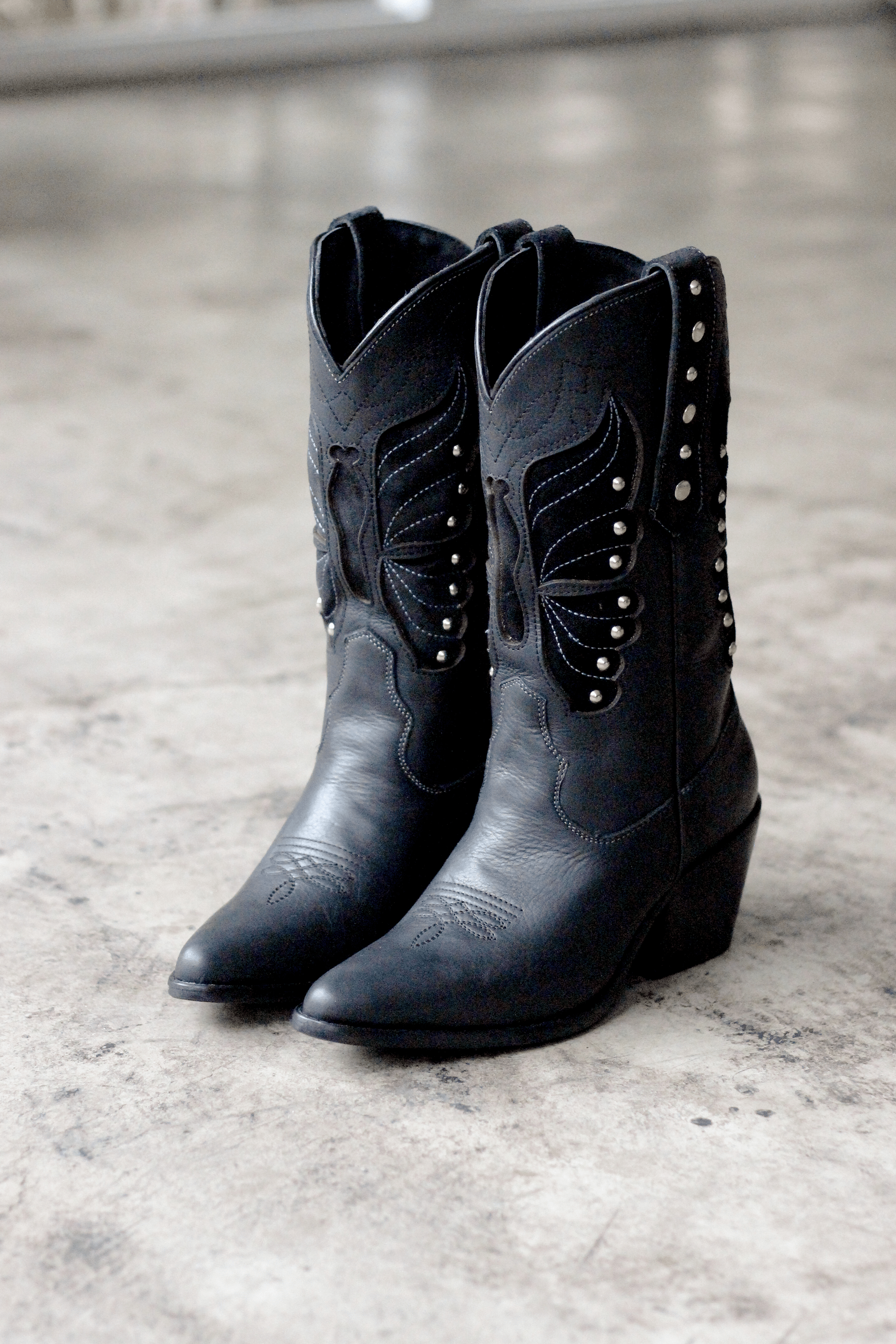 Botas de piel en tendencia y estilo vaquero Botas vaqueras en piel negras Botas vaqueras de piel  Botas de piel negras  Botas vaqueras hechas a mano botas en color negro Botas en tendencia