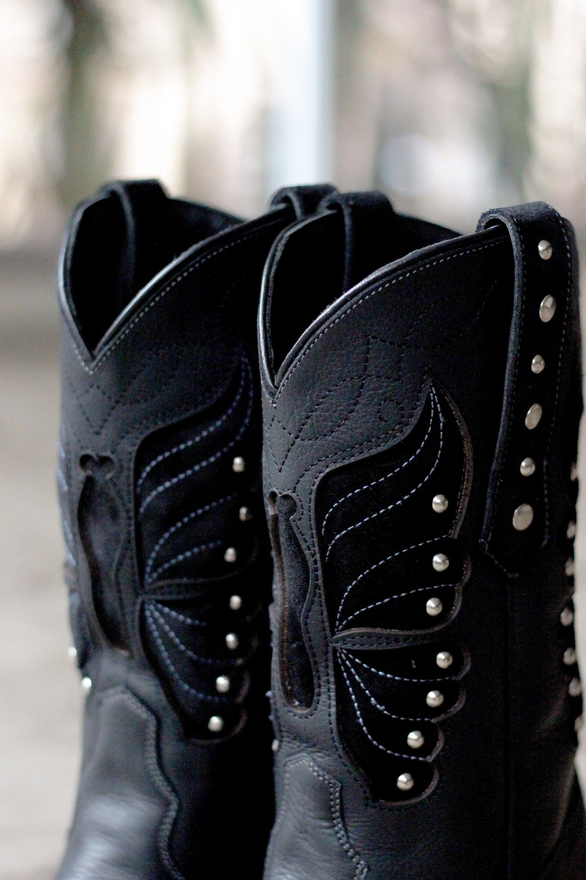 Botas de piel en tendencia y estilo vaquero Botas vaqueras en piel negras Botas vaqueras de piel  Botas de piel negras  Botas vaqueras hechas a mano botas en color negro Botas en tendencia